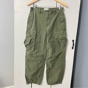 Aritzia TNA Women's Supply Cargo Utility Pants Size 4 Olive Green Baggy Relaxed